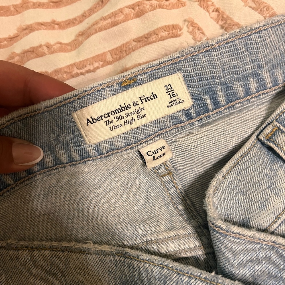 Abercrombie & Fitch 90’s Straight Ultra High Rise Curve Love - size 33/16S